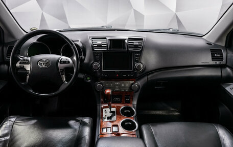 Toyota Highlander III, 2013 год, 1 844 000 рублей, 11 фотография