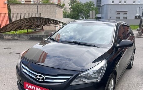 Hyundai Solaris II рестайлинг, 2015 год, 570 000 рублей, 1 фотография