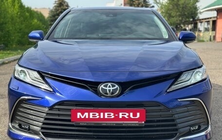 Toyota Camry, 2021 год, 3 100 000 рублей, 2 фотография