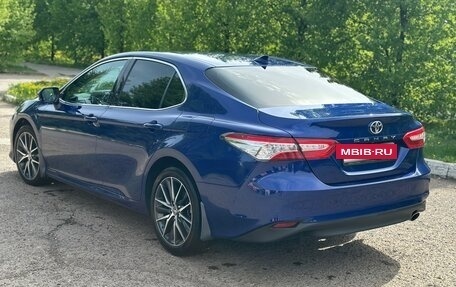 Toyota Camry, 2021 год, 3 100 000 рублей, 5 фотография