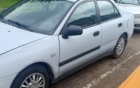 Mitsubishi Carisma I, 2000 год, 250 000 рублей, 3 фотография