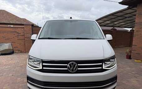 Volkswagen Multivan T6 рестайлинг, 2018 год, 4 200 000 рублей, 2 фотография