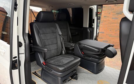 Volkswagen Multivan T6 рестайлинг, 2018 год, 4 200 000 рублей, 14 фотография