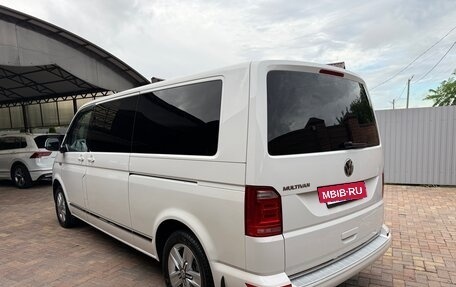 Volkswagen Multivan T6 рестайлинг, 2018 год, 4 200 000 рублей, 8 фотография