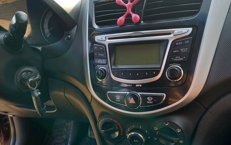 Hyundai Solaris II рестайлинг, 2013 год, 640 000 рублей, 6 фотография