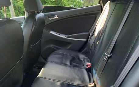Hyundai Solaris II рестайлинг, 2013 год, 640 000 рублей, 8 фотография