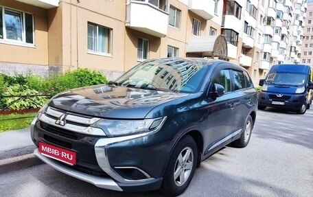 Mitsubishi Outlander III рестайлинг 3, 2016 год, 1 700 000 рублей, 1 фотография