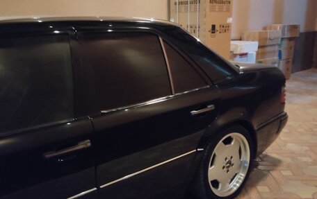 Mercedes-Benz E-Класс, 1993 год, 2 500 000 рублей, 2 фотография