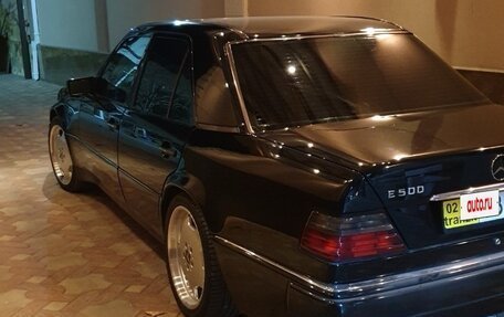 Mercedes-Benz E-Класс, 1993 год, 2 500 000 рублей, 4 фотография
