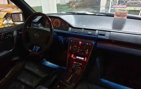 Mercedes-Benz E-Класс, 1993 год, 2 500 000 рублей, 13 фотография