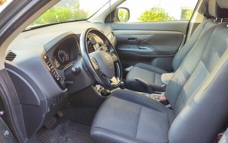 Mitsubishi Outlander III рестайлинг 3, 2016 год, 1 700 000 рублей, 4 фотография