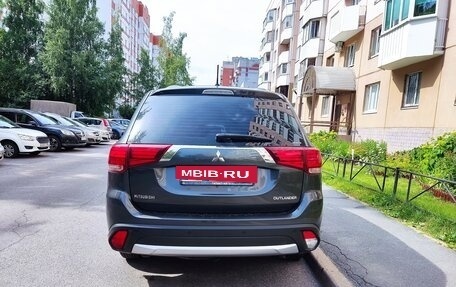 Mitsubishi Outlander III рестайлинг 3, 2016 год, 1 700 000 рублей, 2 фотография