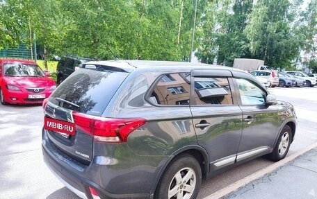 Mitsubishi Outlander III рестайлинг 3, 2016 год, 1 700 000 рублей, 9 фотография