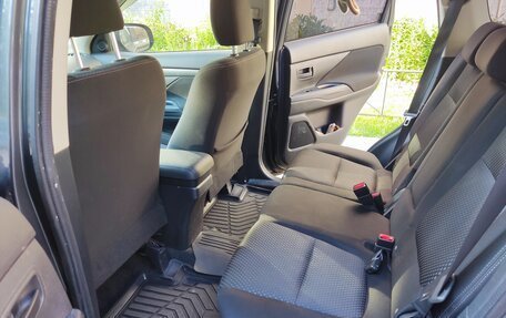 Mitsubishi Outlander III рестайлинг 3, 2016 год, 1 700 000 рублей, 13 фотография