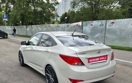 Hyundai Solaris II рестайлинг, 2015 год, 980 000 рублей, 5 фотография