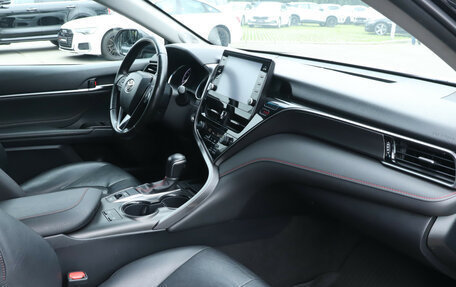 Toyota Camry, 2021 год, 2 950 000 рублей, 10 фотография
