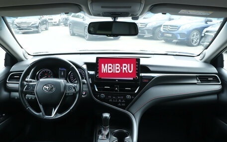 Toyota Camry, 2021 год, 2 950 000 рублей, 13 фотография
