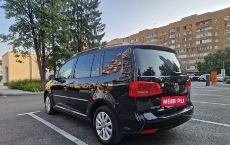 Volkswagen Touran III, 2013 год, 1 490 000 рублей, 2 фотография