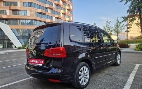 Volkswagen Touran III, 2013 год, 1 490 000 рублей, 4 фотография