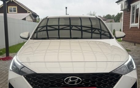 Hyundai Solaris II рестайлинг, 2021 год, 1 550 000 рублей, 1 фотография