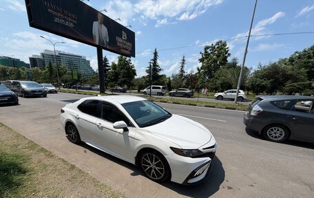 Toyota Camry, 2021 год, 3 100 000 рублей, 10 фотография