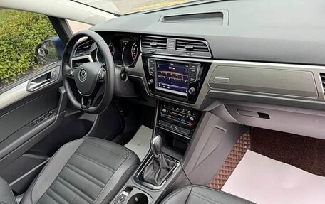 Volkswagen Touran III, 2022 год, 2 250 000 рублей, 9 фотография