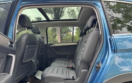 Volkswagen Touran III, 2022 год, 2 250 000 рублей, 17 фотография