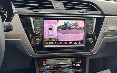 Volkswagen Touran III, 2022 год, 2 250 000 рублей, 18 фотография