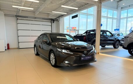 Toyota Camry, 2018 год, 2 899 900 рублей, 8 фотография