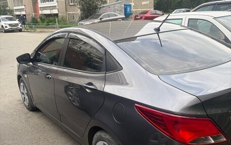 Hyundai Solaris II рестайлинг, 2015 год, 880 000 рублей, 3 фотография