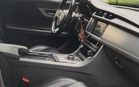 Jaguar XF II, 2016 год, 1 910 000 рублей, 23 фотография