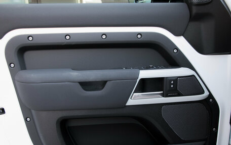 Land Rover Defender II, 2022 год, 7 990 000 рублей, 22 фотография