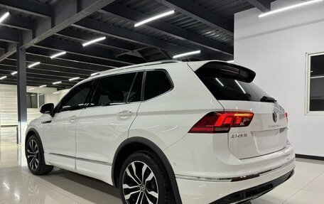 Volkswagen Tiguan II, 2020 год, 3 900 000 рублей, 2 фотография