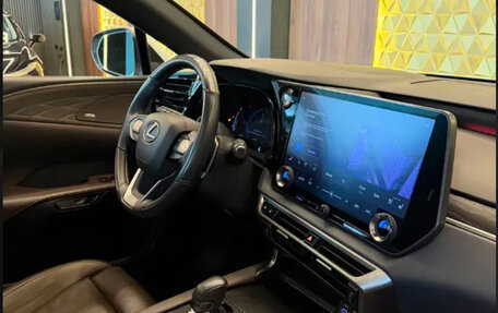 Lexus RX IV рестайлинг, 2025 год, 6 150 000 рублей, 9 фотография
