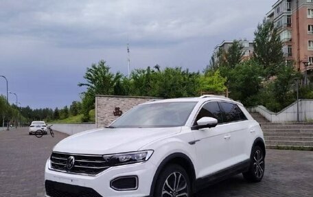 Volkswagen T-Roc I, 2022 год, 1 730 000 рублей, 1 фотография