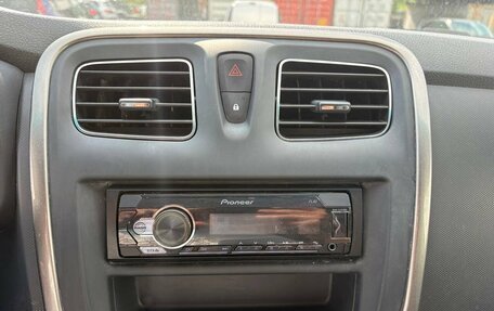 Renault Logan II, 2015 год, 575 000 рублей, 15 фотография