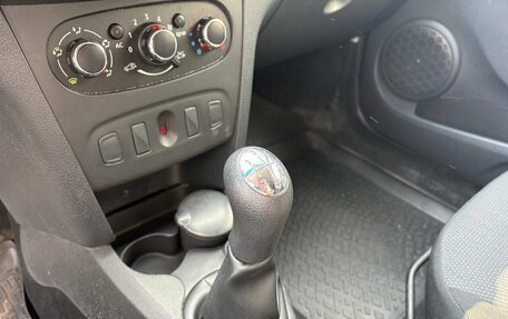 Renault Logan II, 2015 год, 575 000 рублей, 17 фотография