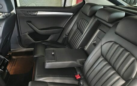 Skoda Superb III рестайлинг, 2018 год, 2 450 000 рублей, 7 фотография