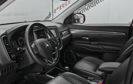 Mitsubishi Outlander III рестайлинг 3, 2019 год, 2 325 000 рублей, 9 фотография