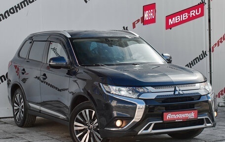 Mitsubishi Outlander III рестайлинг 3, 2019 год, 2 325 000 рублей, 3 фотография