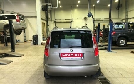 Skoda Roomster, 2013 год, 770 000 рублей, 3 фотография