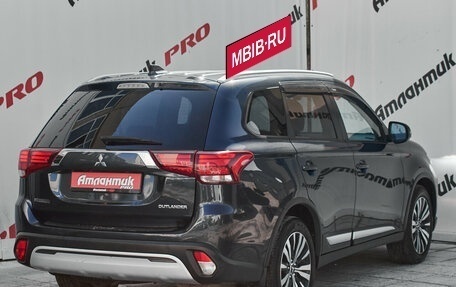 Mitsubishi Outlander III рестайлинг 3, 2019 год, 2 325 000 рублей, 6 фотография