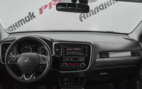 Mitsubishi Outlander III рестайлинг 3, 2019 год, 2 325 000 рублей, 10 фотография