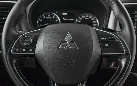 Mitsubishi Outlander III рестайлинг 3, 2019 год, 2 325 000 рублей, 12 фотография