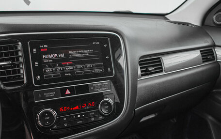 Mitsubishi Outlander III рестайлинг 3, 2019 год, 2 325 000 рублей, 14 фотография