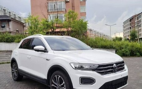 Volkswagen T-Roc I, 2022 год, 1 730 000 рублей, 2 фотография