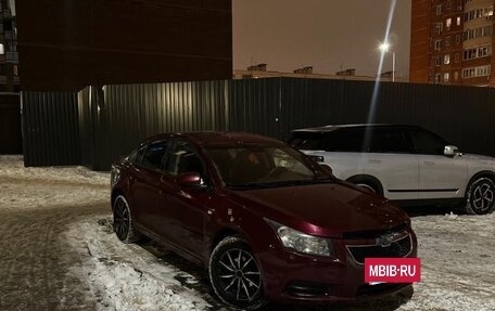 Chevrolet Cruze II, 2010 год, 500 000 рублей, 3 фотография