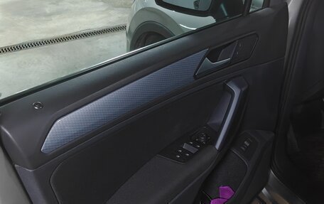 Volkswagen Tiguan II, 2021 год, 2 900 000 рублей, 3 фотография