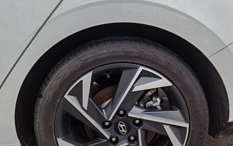 Hyundai Elantra, 2023 год, 2 400 000 рублей, 14 фотография