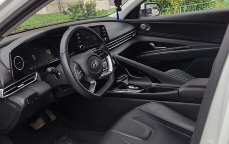Hyundai Elantra, 2023 год, 2 400 000 рублей, 15 фотография
